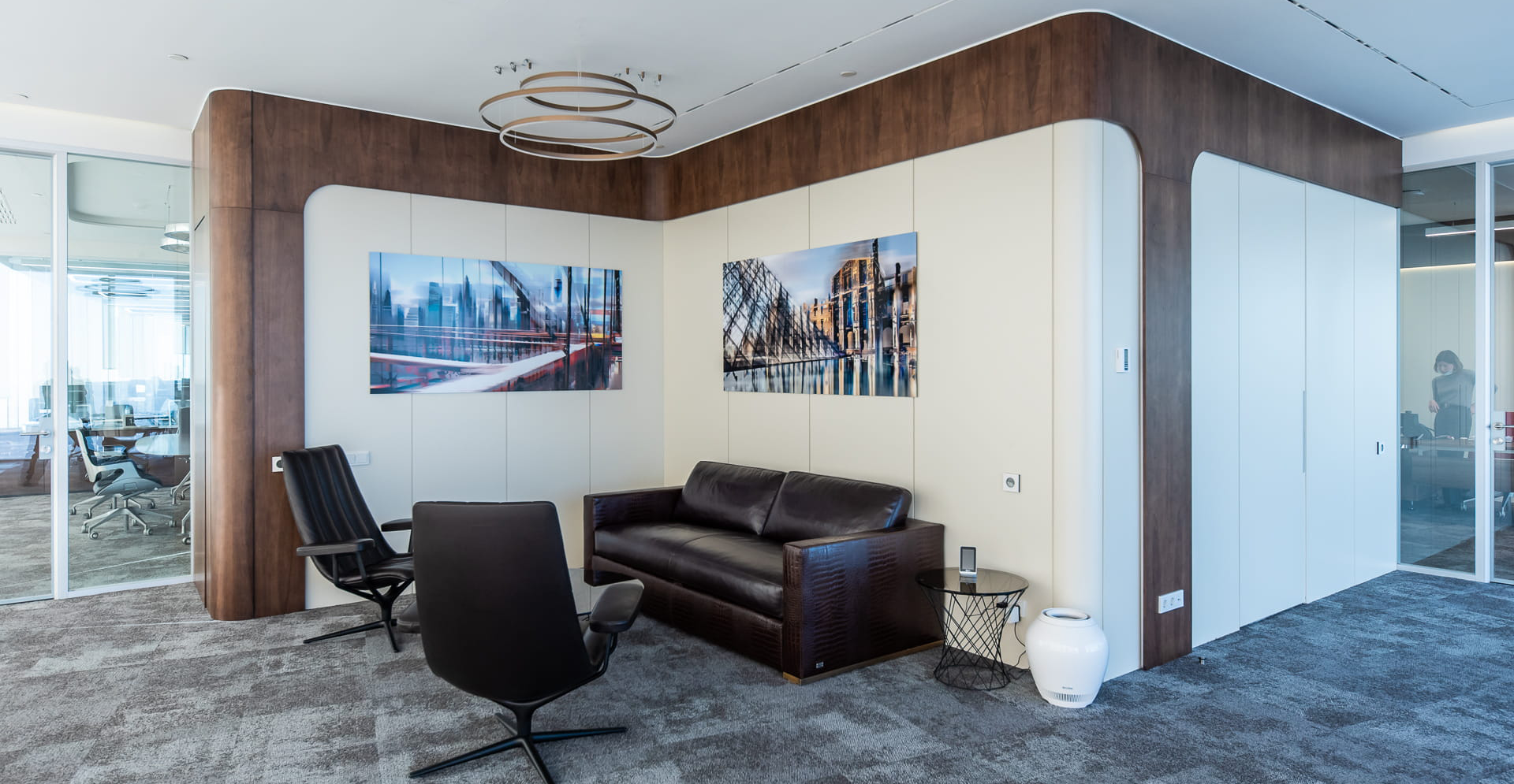 Фото проекта: Установка перегородок, дверей, панелей и мебели в Pesco Switzerland AG. Изображение № 9