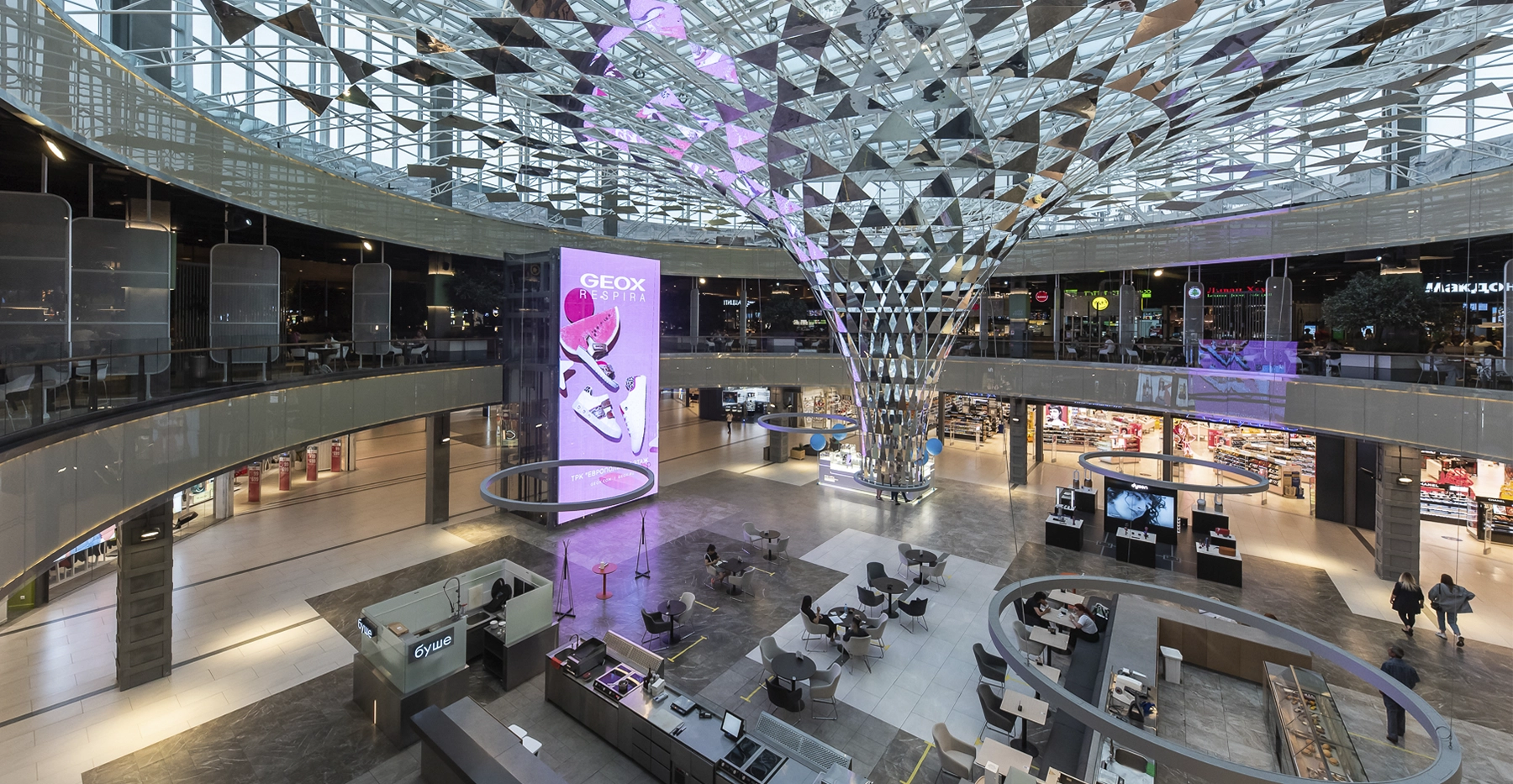 Фото проекта: Остекление атриума и лифтовых шахт в ТРЦ Европолис. Изображение № 1