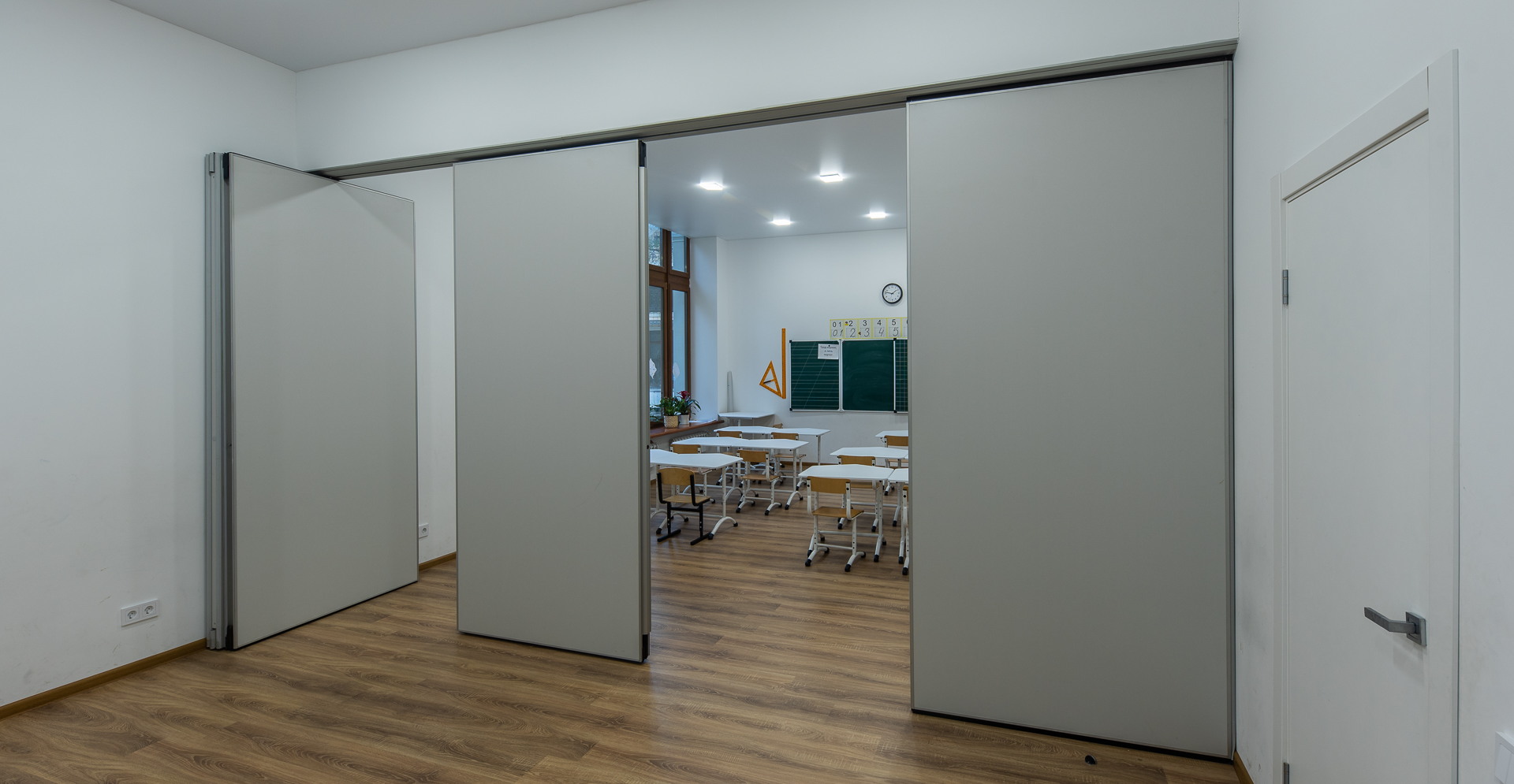 Фото проекта: Nayada поставила в SmartSchool трансформируемые перегородки SmartWall H5. Изображение № 4