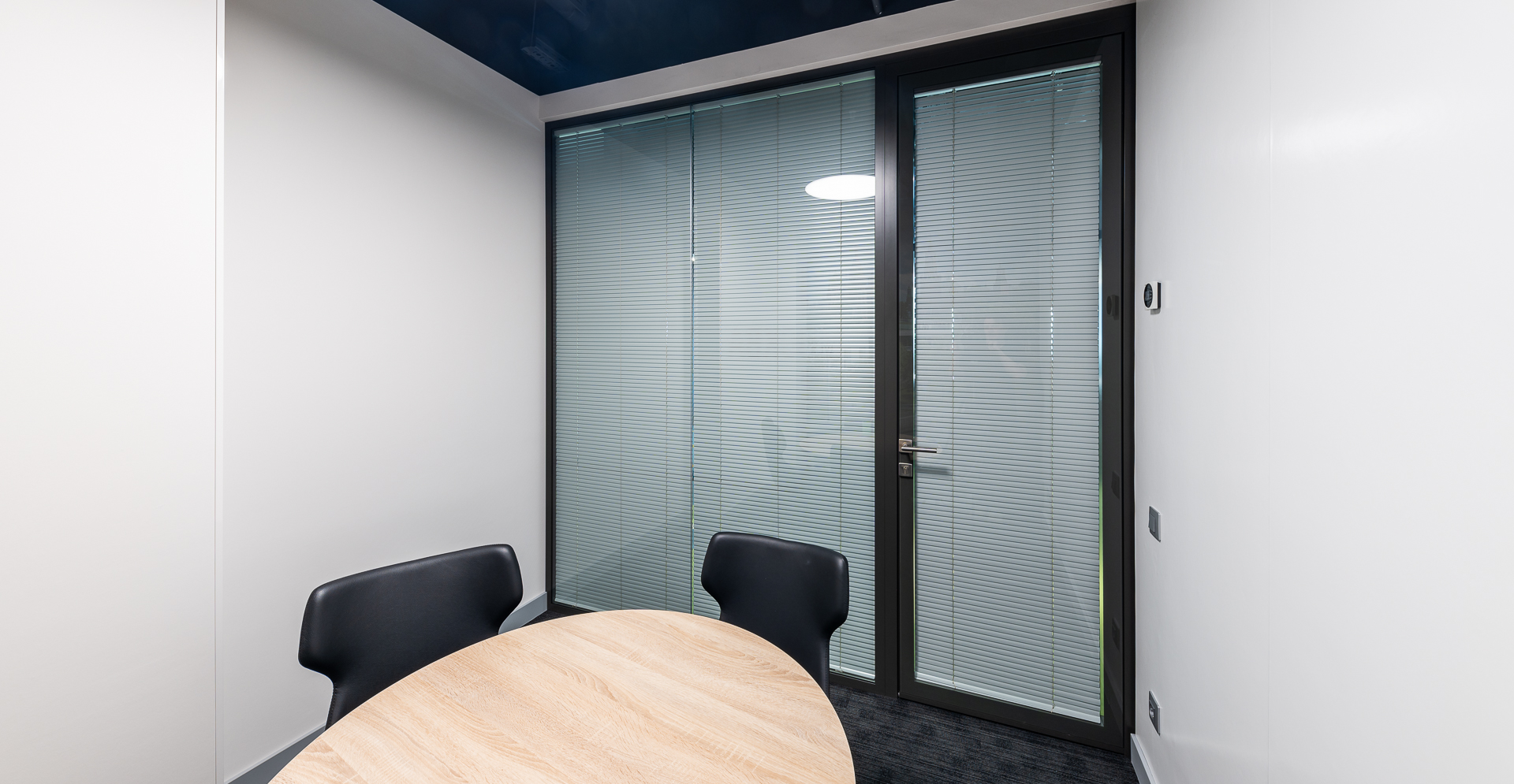 Фото проекта: Проект компании Nayada по установке систем перегородок в АО «ГНИВЦ». Изображение № 7